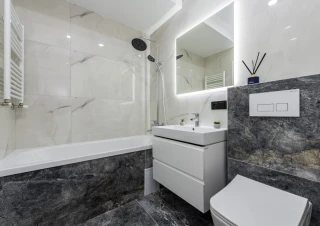 Vând apartament cu 3 camere separate,str. Sprâncenoaia.2