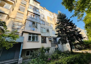 Parc! Sec. Râșcani, str. Florilor, 2 camere. Reparație Medie! De mijloc! Incalzire Autonoma!!!