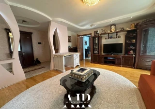 Продается квартира – 2 комнаты + гостиная, 85 кв., ул. Страдэла Студенцилор, сектор Почта Веке.