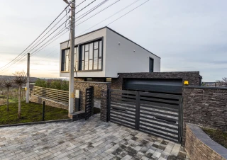 Casă exclusivă High-Tech cu piscină proprie | Zonă rezidențială nouă – Colonița