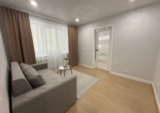 Parc! Sec. Buiucani, str. Nicolae Costin. 2 camere + Living. Euroreparatie. Mobilat Complet!!!