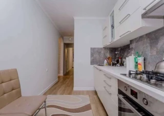 Продается 3-комнатная квартира, сектор Старая Почта, улица Магда Исанос, этаж 1 из 5.6