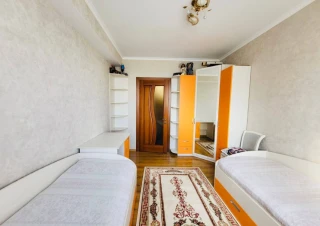 Представляем вам квартиру в жилом комплексе Драгалина, расположенном в секторе Ботаника, ул. Гренобль!13