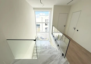 Vînd casă modernă, amplasată pe un teren de 5 ari în sect. Râșcani | str. Victoriei, în apropiere de pădure și cu priveliște spre oraș.2