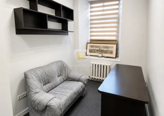 Oficiu în Centru, str. Dosoftei – 12 m², reparație, comunale incluse2