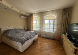 Предлагаем к продаже современный двухэтажный дом, расположенный в г. Будешть, ул. 8 Марта.13