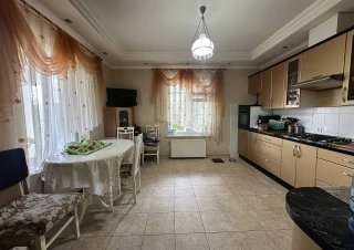 Предлагаем к продаже современный двухэтажный дом, расположенный в г. Будешть, ул. 8 Марта.14