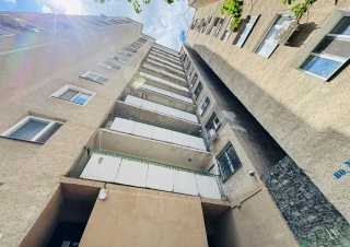 Сектор Рышканы, проспект Москва. 2 комнаты. Первая линия. Парк Авган! Отремонтирован и меблирован!!!