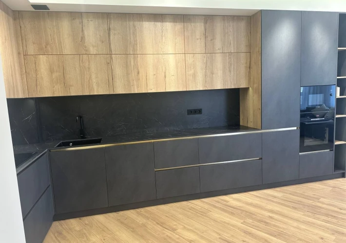 Se vinde apartament cu 3 camere + living. Oasis1