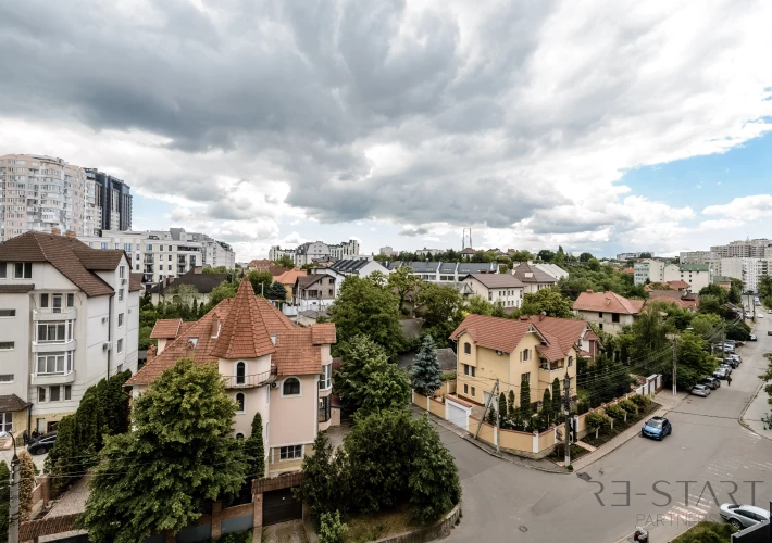 Spre vânzare apartament de lux cu 1 camera si living , amplasat în sec. Centru in apropiere de ASEM, Str. Albisoara10