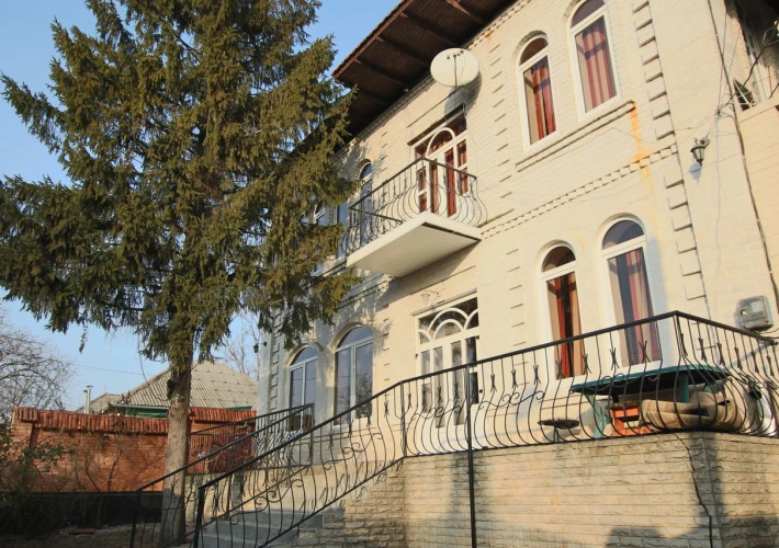 Casă cu 2 Nivele în zonă ecologică, 180 m. p+ 4,6 ari. Sec. Posta Veche!!!1