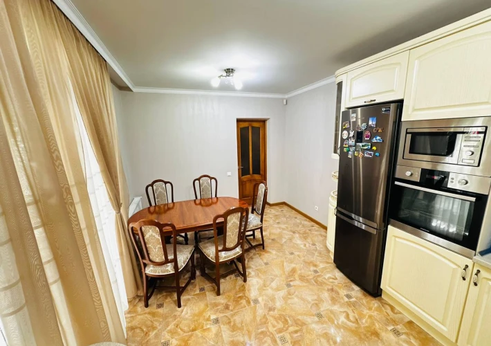 Spre vânzare o casă de lux în 2 niveluri amplasată în loc. Stăuceni, str.A. Mateevici!!!6