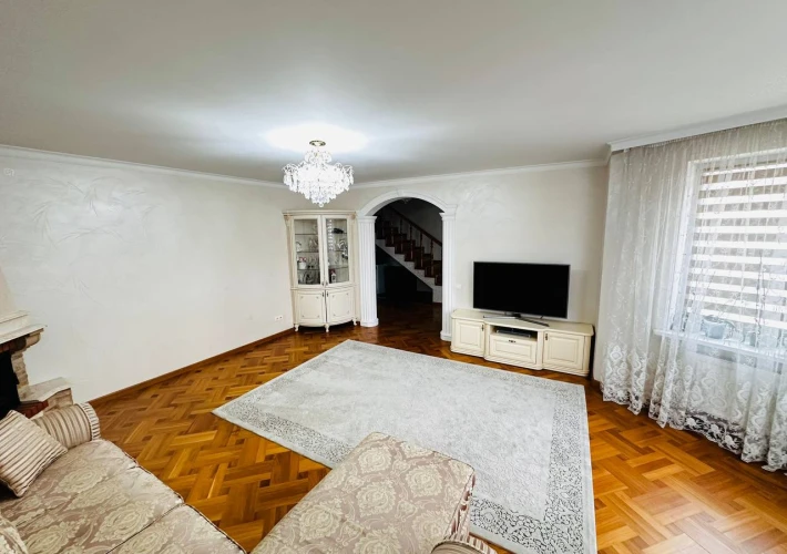 Spre vânzare o casă de lux în 2 niveluri amplasată în loc. Stăuceni, str.A. Mateevici!!!10