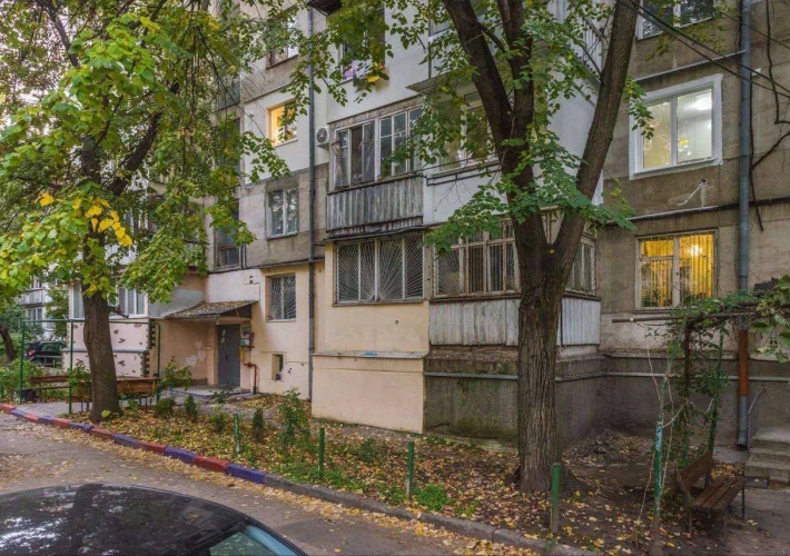 Parc! Sec. Râșcani, str. Florilor, 2 camere + Living. Euroreparație! De mijloc! Incalzire Autonoma!!!1