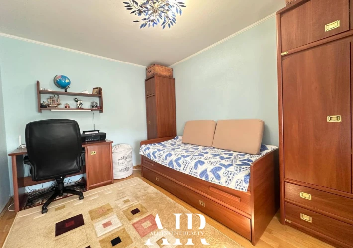 Продается квартира – 2 комнаты + гостиная, 85 кв., ул. Страдэла Студенцилор, сектор Почта Веке.4