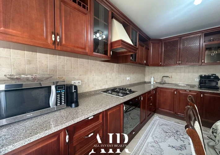 Продается квартира – 2 комнаты + гостиная, 85 кв., ул. Страдэла Студенцилор, сектор Почта Веке.2