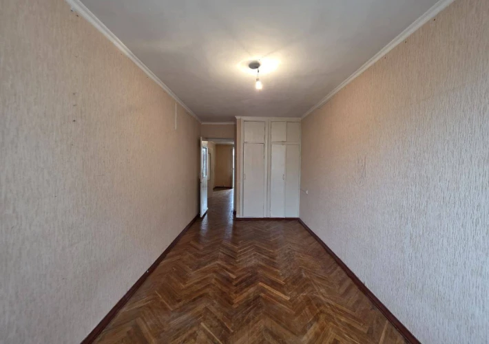 Parc Avgan! Sec. Riscani, str. Miron Costin. 2 camere. Bilaterala! Necesita Reparatie!!!5