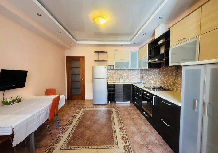 Представляем Вашему вниманию квартиру в ЖК Драгалина, расположенную в секторе Ботаника, улица Гренобля!8