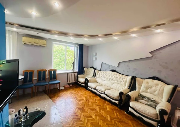 Parc! Sec. Riscani, str. Florilor. 2 camere + Living. Reparatie Medie! Bilaterala!!!2