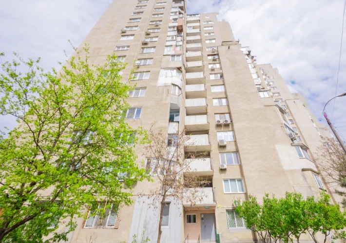Monolit! Zona Centrală, bulevardul Albisoara. 3 camere + living. Încălzire centralizată. Apartament renovat capitala!!!1