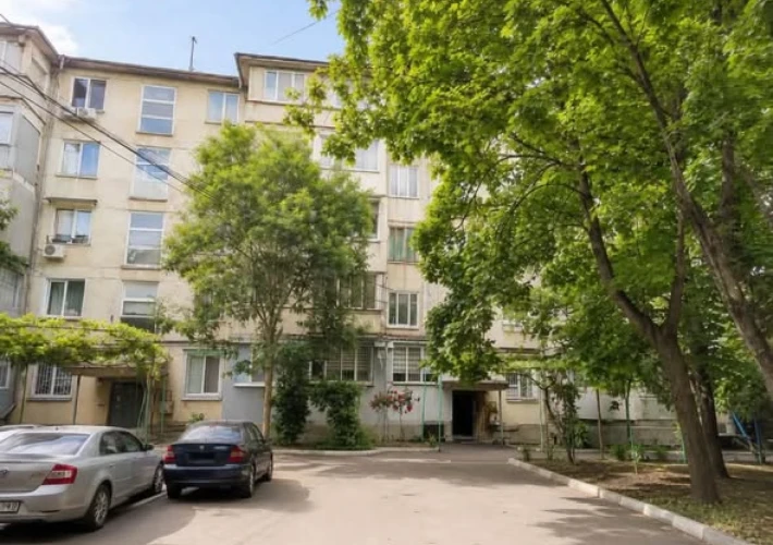 Sec. Râșcani, str. Miron Costin 2 camere! Necesita Reparatie! Încălzire Centralizata! Bilaterala!!!1