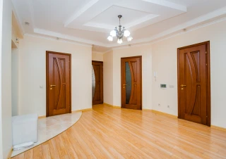 Apartament 3 odăi Centru str.Lev Tolstoi 24/16