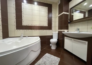 Аренда!!! Контракт на 12 месяцев!!! 2 комнаты + ливинг (90м2).10