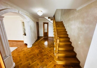 Spre vânzare o casă de lux în 2 niveluri amplasată în loc. Stăuceni, str.A. Mateevici!!!7