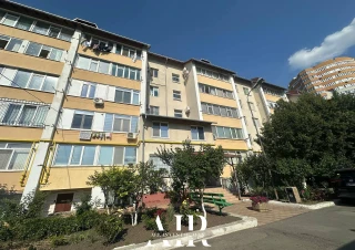 Продается квартира – 2 комнаты + гостиная, 85 кв., ул. Страдэла Студенцилор, сектор Почта Веке.10