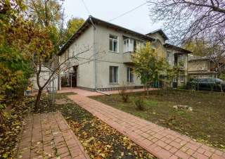 Parc Valea Trandafirilor! Serie Stalinca! Sec. Centru, str. Iurii Gagarin. 2 camere. Incalzire Autonoma!!!1