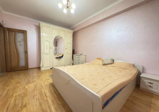 Chirie apartament. Buiucani, bd. Alba Iulia 77/5. 2 camere + living!!!2