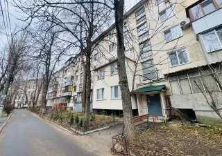 Parc Avgan! Sec. Riscani, str. Miron Costin. 2 camere. Bilaterala! Necesita Reparatie!!!1