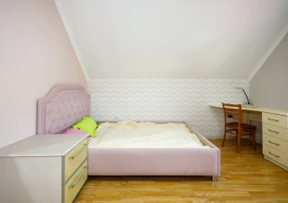 Casă spațioasă de vânzare în satul Colonița | 193 m.p. | Teren 5.45 ari | La doar 7 km de Chișinău13