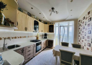 Представляем вам квартиру в жилом комплексе Драгалина, расположенном в секторе Ботаника, ул. Гренобль!12