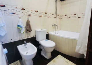 Представляем вам квартиру в жилом комплексе Драгалина, расположенном в секторе Ботаника, ул. Гренобль!8