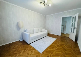 Сек. Рышканы, бульвар Москва. 3 комнаты. Первая линия. Парк Мезон! Отремонтирован и меблирован! Двухсторонняя!!!3