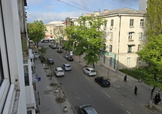 Centru, apartament cu 1 dormitor și living spațios.8