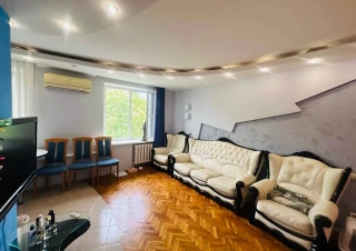 Parc! Sec. Riscani, str. Florilor. 2 camere + Living. Reparatie Medie! Bilaterala!!!2
