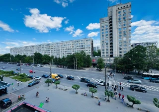 Prima Linie! Bd. Moscova, sector Râșcani. 3 camere. Bilateral! Încălzire autonomă!4
