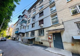 Se închiriază apartament într-un bloc de locuințe situat în zona Rîșcani, str. Kiev 16/4!1