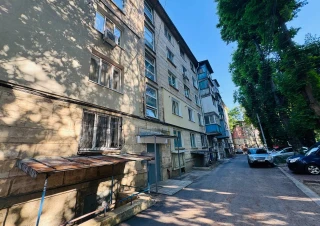 Se închiriază apartament într-un bloc de locuințe situat în zona Rîșcani, str. Kiev 16/4!13