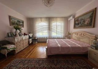 Предлагаем к продаже современный двухэтажный дом, расположенный в г. Будешть, ул. 8 Марта.10