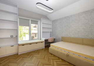 В аренду дом с 2 этажами, расположенный в коммуне Бэчиой, улица Ливиу Деляну.10